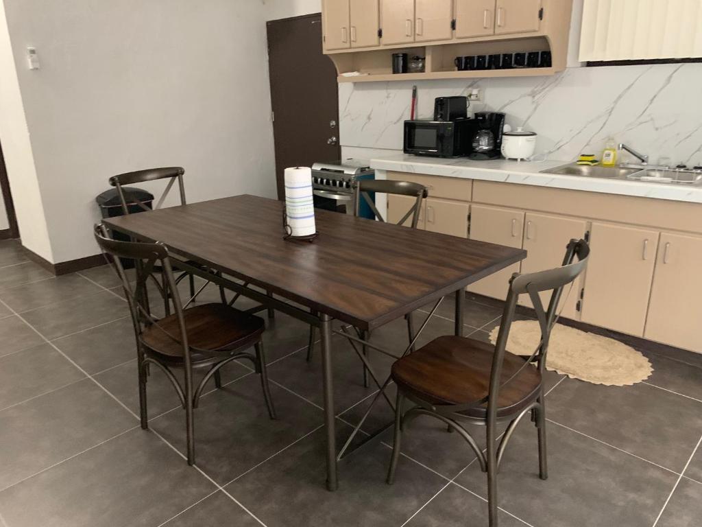 BEAUTIFUL 3 BEDROOM PRIVATE UNIT, FREE PARKING, 호텔 이미지 1