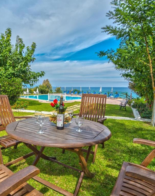 Loukas Apartments On The Waves — Hotel in Zakynthos Island