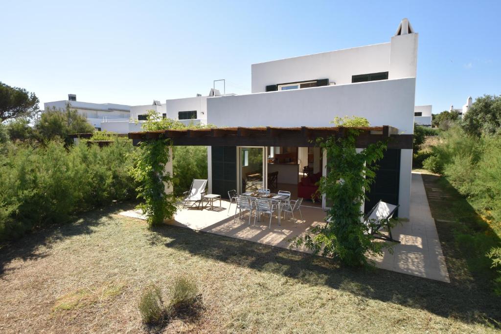 Biniancolla Iris, Biniancolla