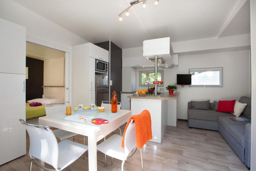 Stay at Mobil home Domaine de Soulac in Nouvelle-Aquitaine, France