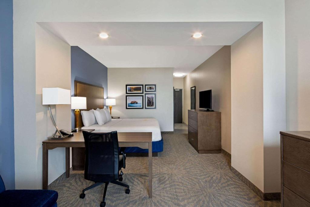 La Quinta Inn & Suites by Wyndham Morgan Hill-San Jose South photo