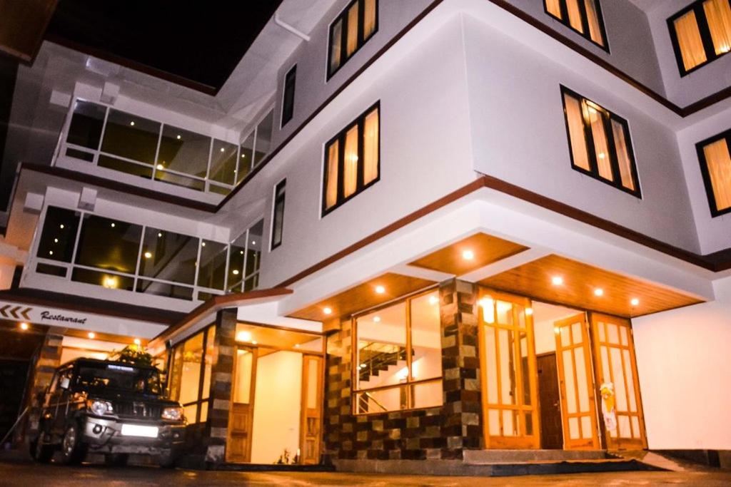 Mystic Bhumzang Hotel &amp; Restobar — Hotel in Gangtok