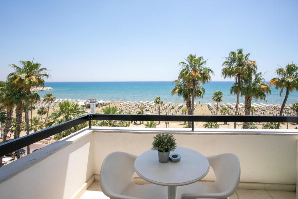 Les Palmiers Sunorama Beach Apartments photo