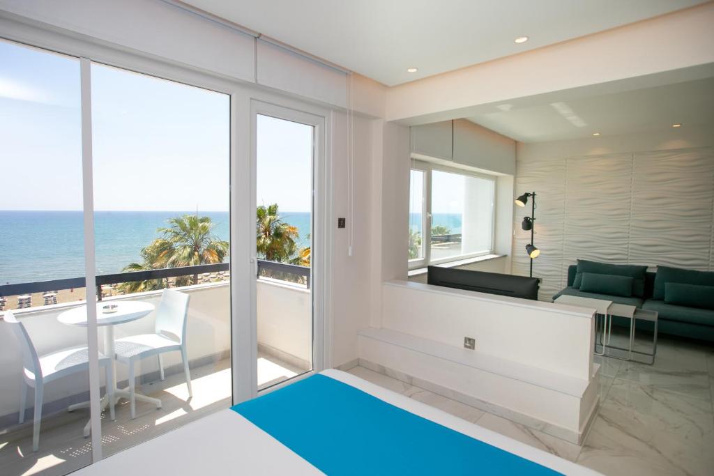 Les Palmiers Sunorama Beach Apartments photo