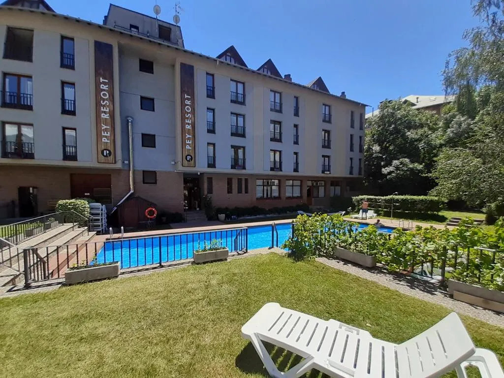 Pey Resort, hotel in Sort