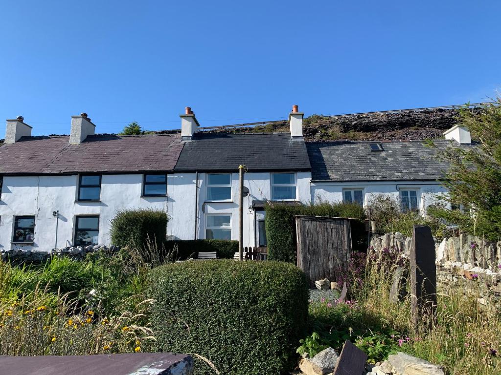 Y Berth Ddu Farmhouse in Caernarfon, United Kingdom reviews, prices