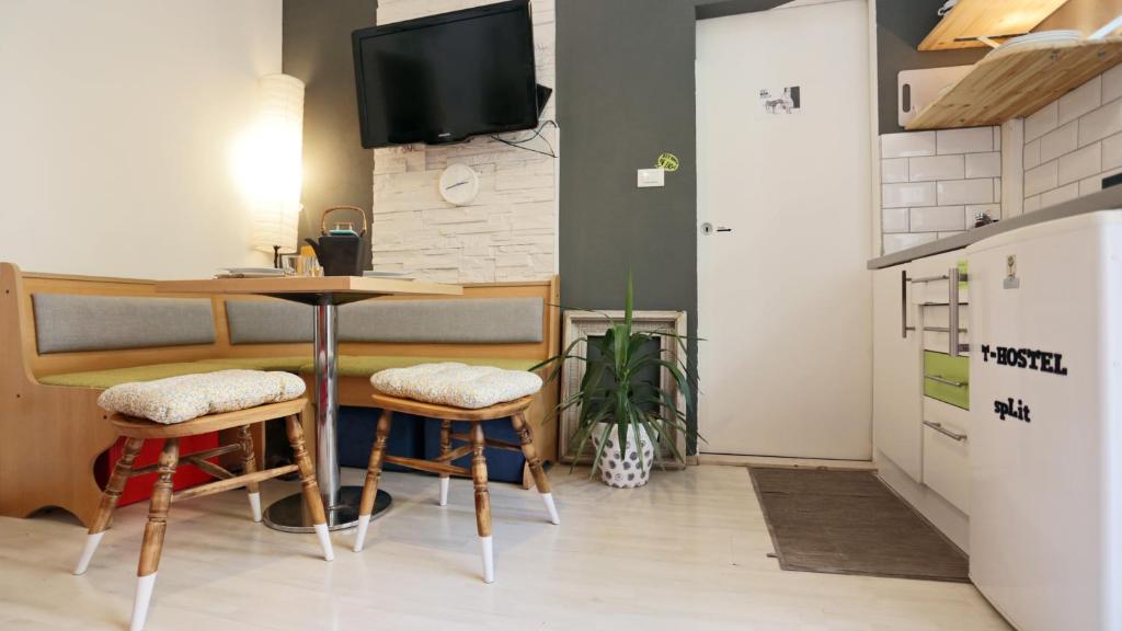 Shared lounge/TV area