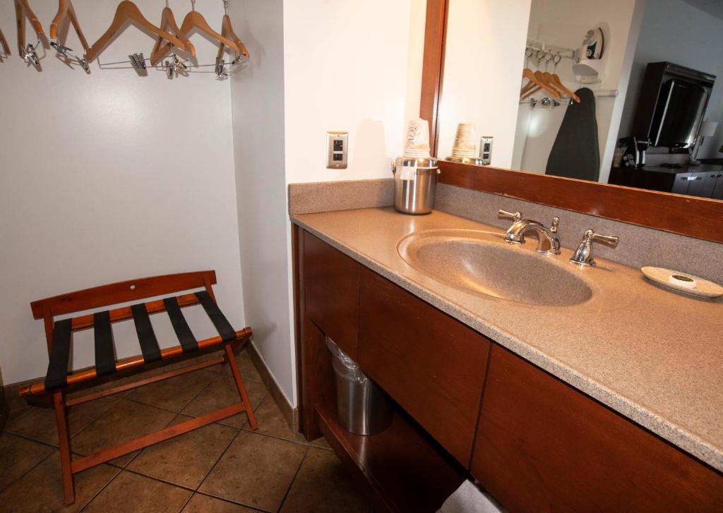 Crosswinds Motel photo