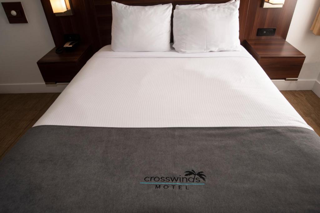 Crosswinds Motel photo