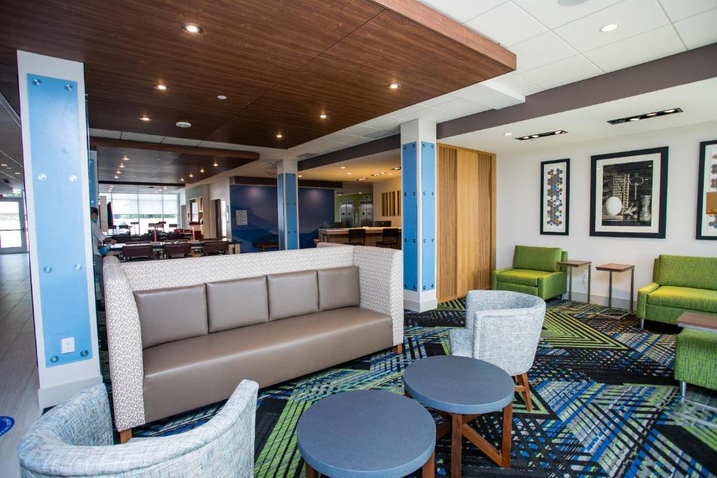 Lobby, Holiday Inn Express and Suites Rehoboth Beach in Aspen Meadows (DE)
