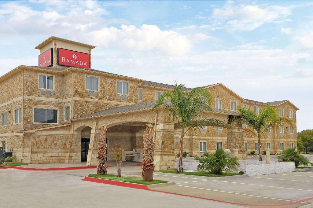 Ramada by Wyndham South Waco, Hewitt