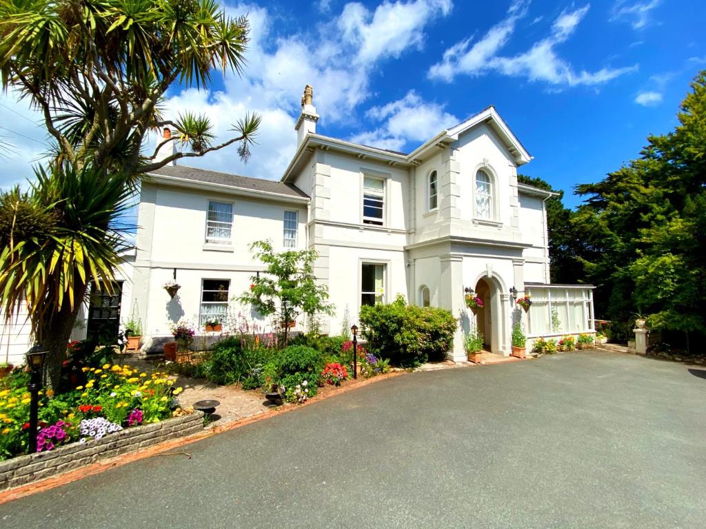 Muntham Luxury Holiday Apartments — pet-friendly self-catering apartments in Torquay