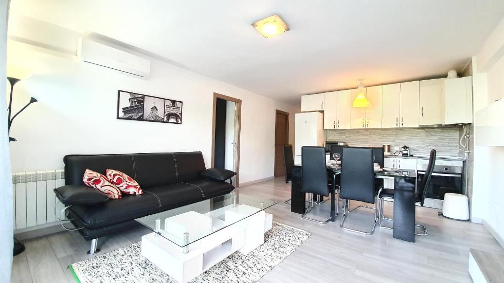 ADAM's FLAT CORAZON DE SALOU - 2