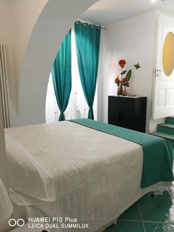 Amalfi Small Wonder Tiny Town House - 1