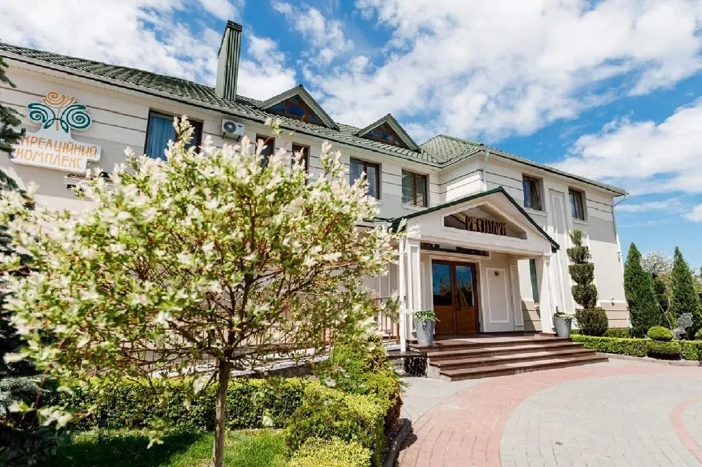 Рестпарк рекреаційний комплекс, hotel in Luts'k