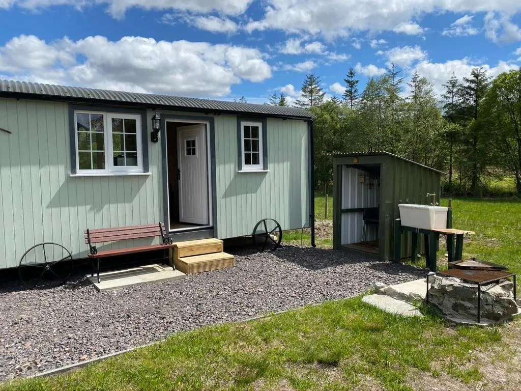 Wee Highland Hideaway Hut, hotel v destinaci Dalmally
