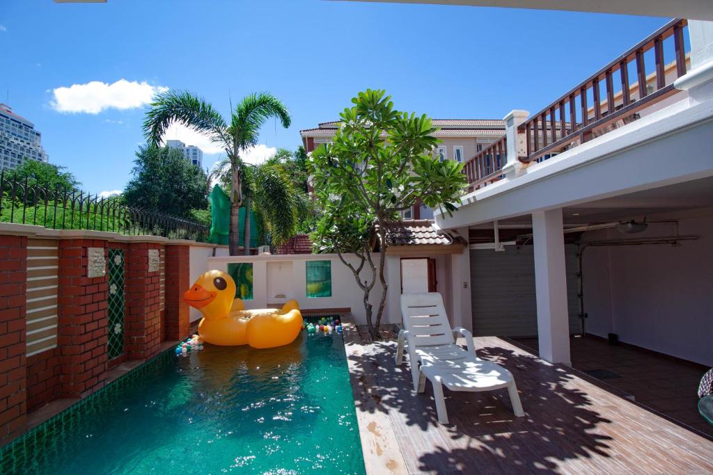 Three Bedroom Pool Villa 2  km from Walking street photo