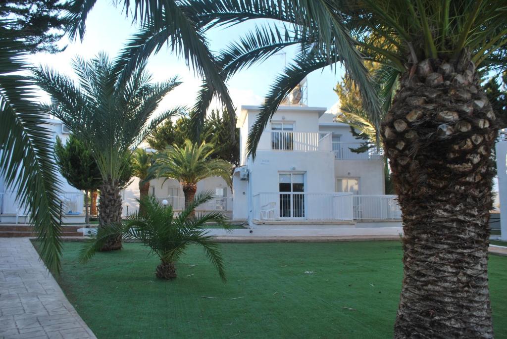 Flisvos Beach Apartments — Hotel in Protaras