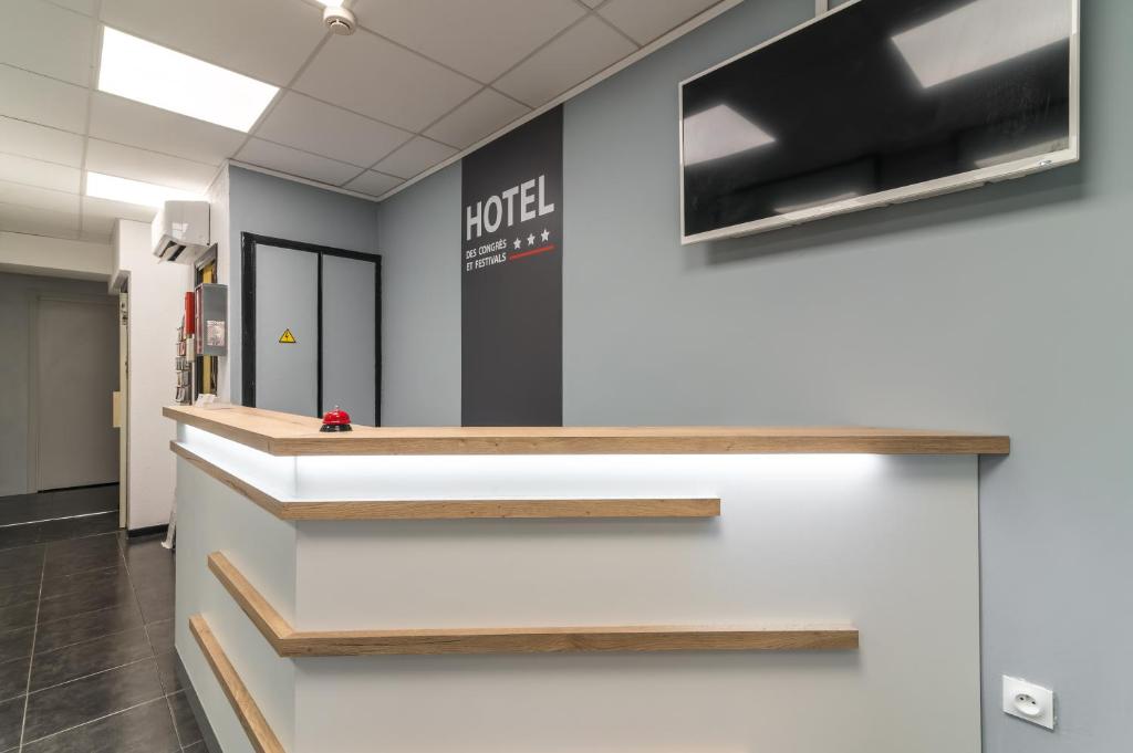 Hotel Des Congres Et Festivals photo