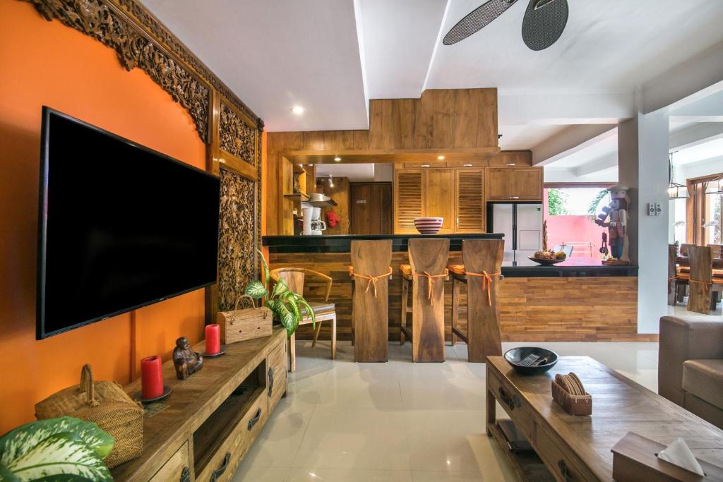 Shared lounge/TV area, CASA MIMBA - Seaview Pool Villa in Padangbai BALI in Bali