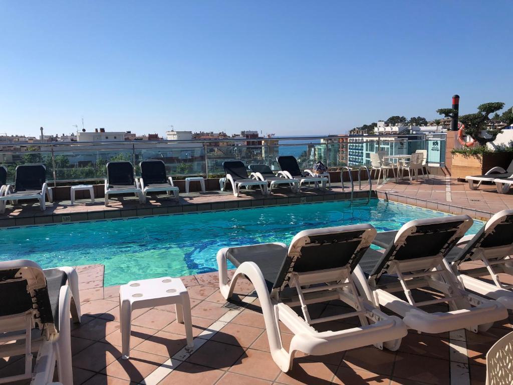 Hotel Astoria Park — Swimming pool in Lloret de Mar, Catalonia