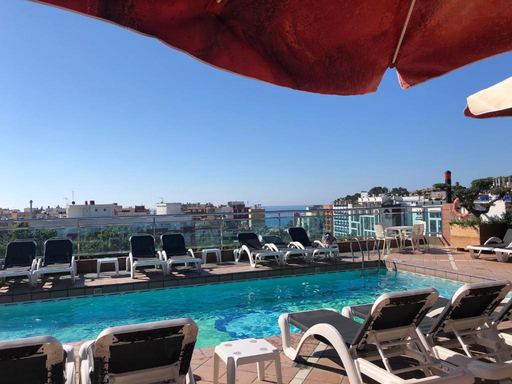 Hotel Astoria Park — Swimming pool in Lloret de Mar, Catalonia