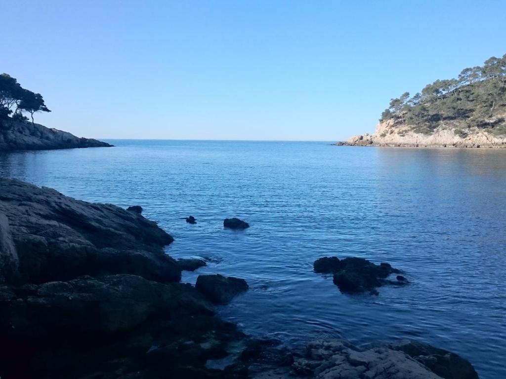 Studio neuf climatisé petite vue mer plage à pieds - Ted Home