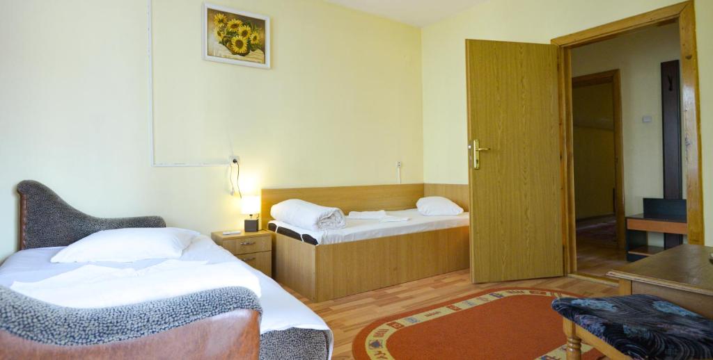 Hotel Decebal Bistrita photo