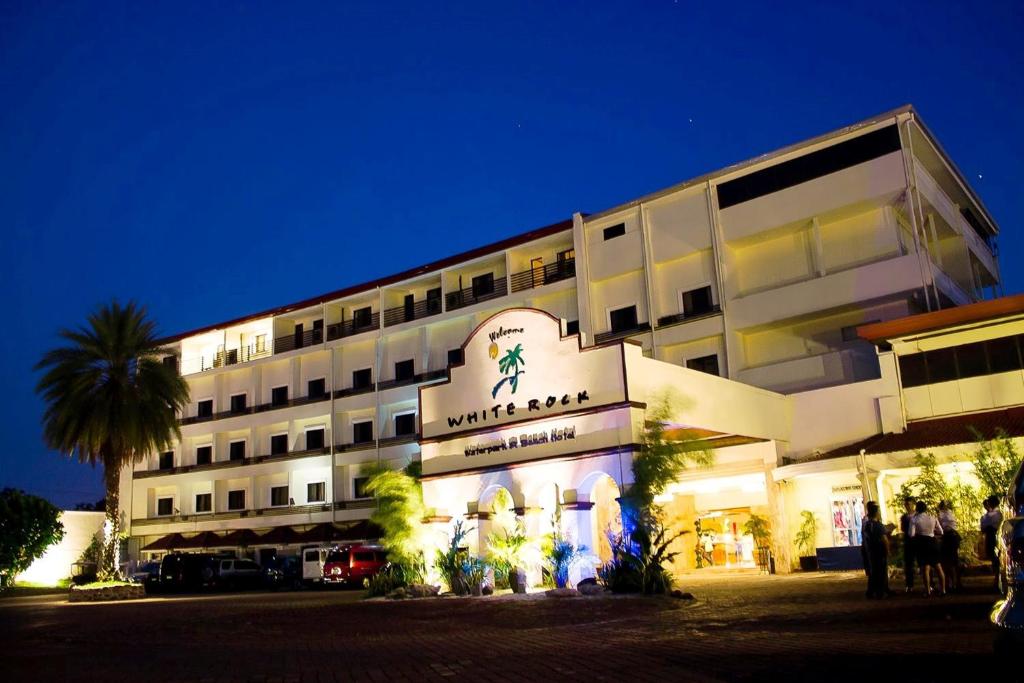 Exterior view, Whiterock Beach Hotel and Waterpark in Subic (Zambales)