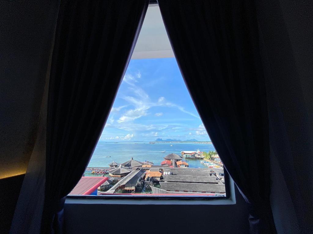 Grace Hotel Semporna photo