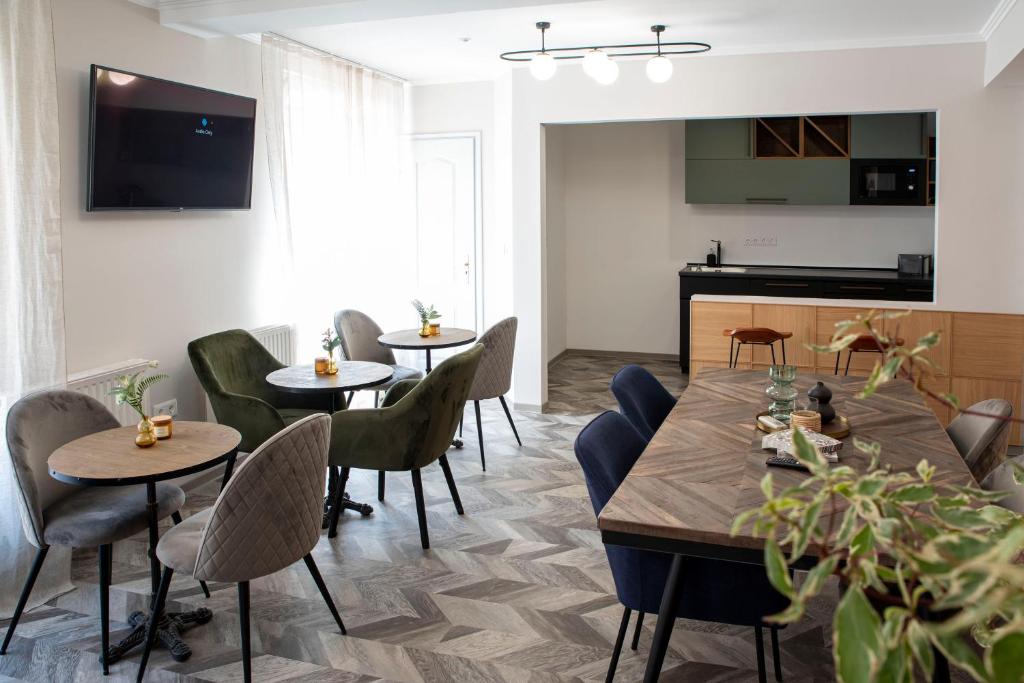 Shared lounge/TV area, Duett - Urban Rooms in Gyor