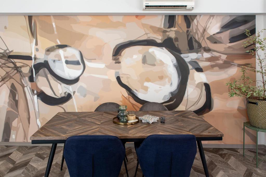 Shared lounge/TV area