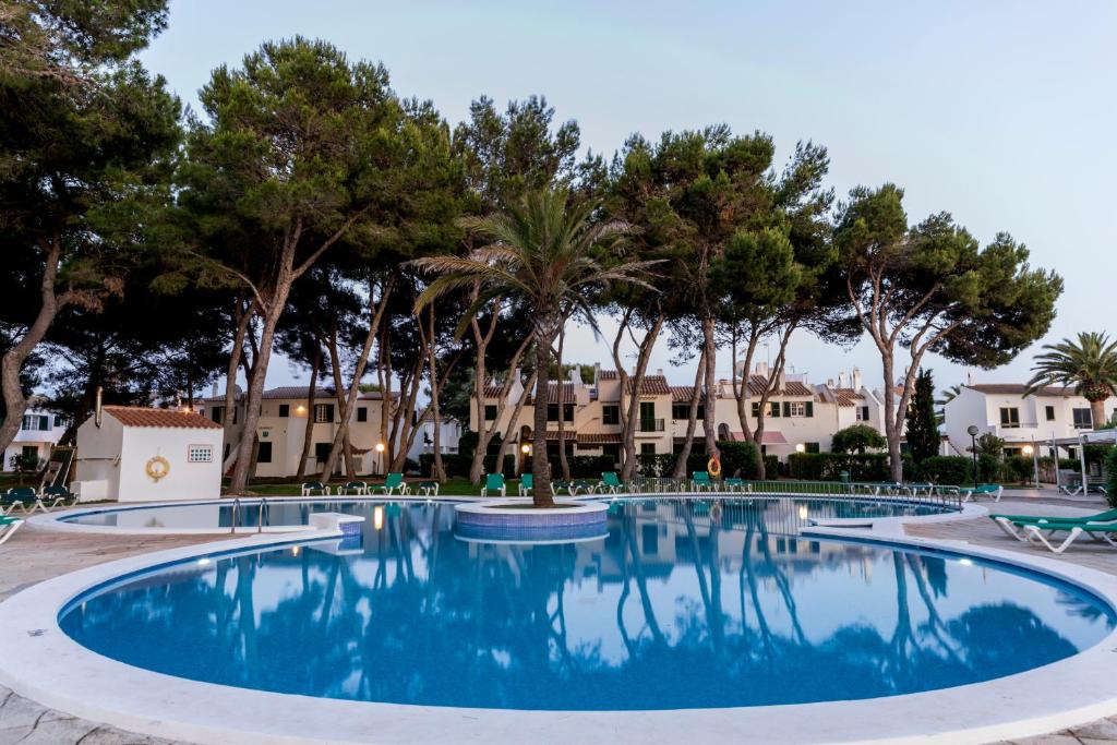 Apartamentos Las Brisas I & II — Swimming pool in Cala'n Bosch, Balearic Islands