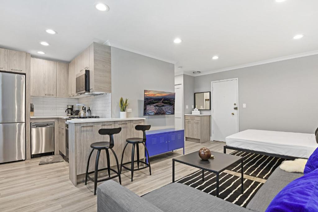 Sophisticated Studio Apartment with Modern Kitchen - Oakdale OD2 rep photo