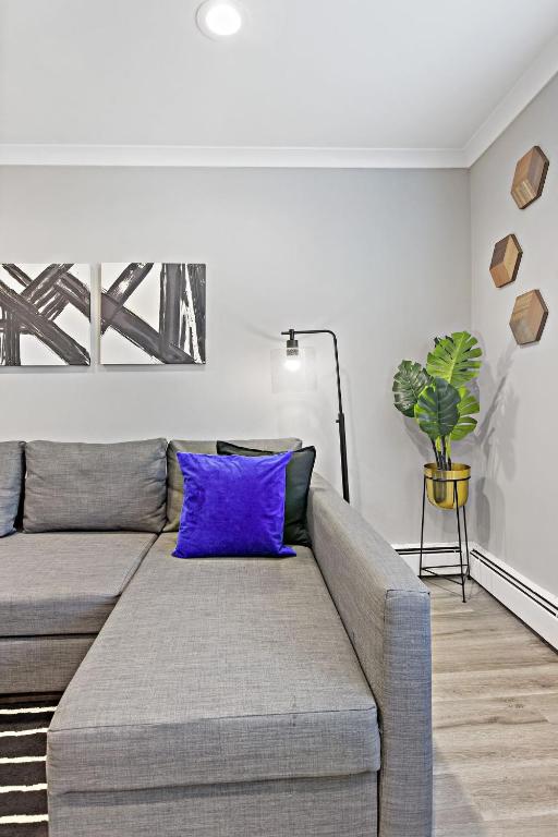 Sophisticated Studio Apartment with Modern Kitchen - Oakdale OD2 rep photo