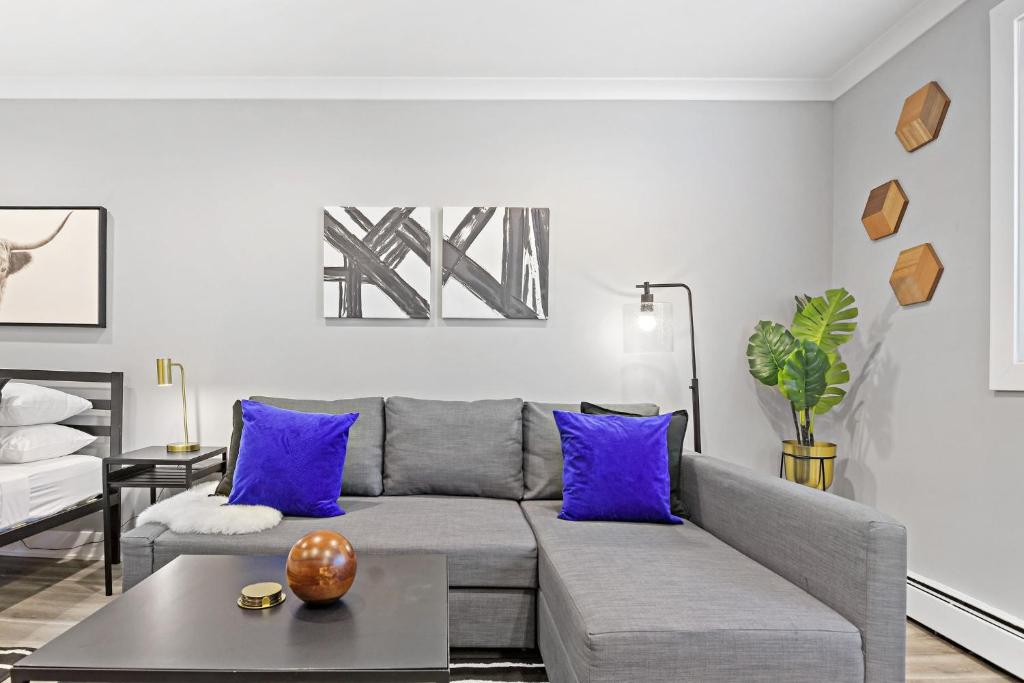 Sophisticated Studio Apartment with Modern Kitchen - Oakdale OD2 rep — Hotel in Chicago (IL)
