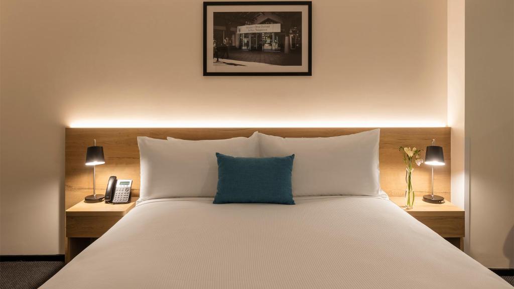 Hotel Room @ 89 Courtenay Place photo