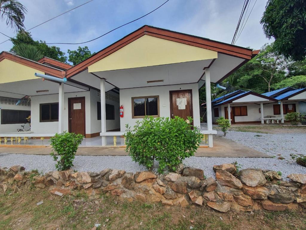 pineapple resort photo