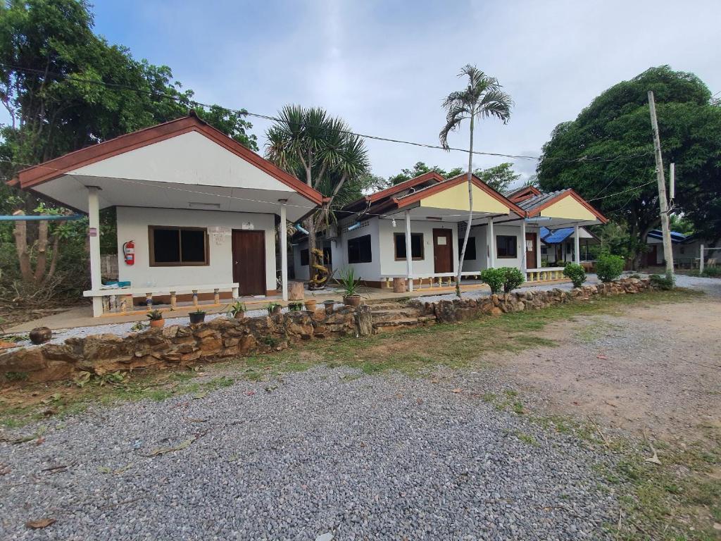 pineapple resort photo