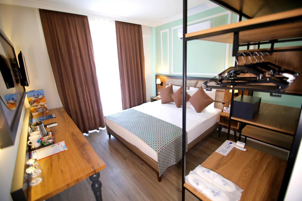 Club Big Blue Suit Hotel - All Inclusive Plus — Hotel rooms in Alanya
