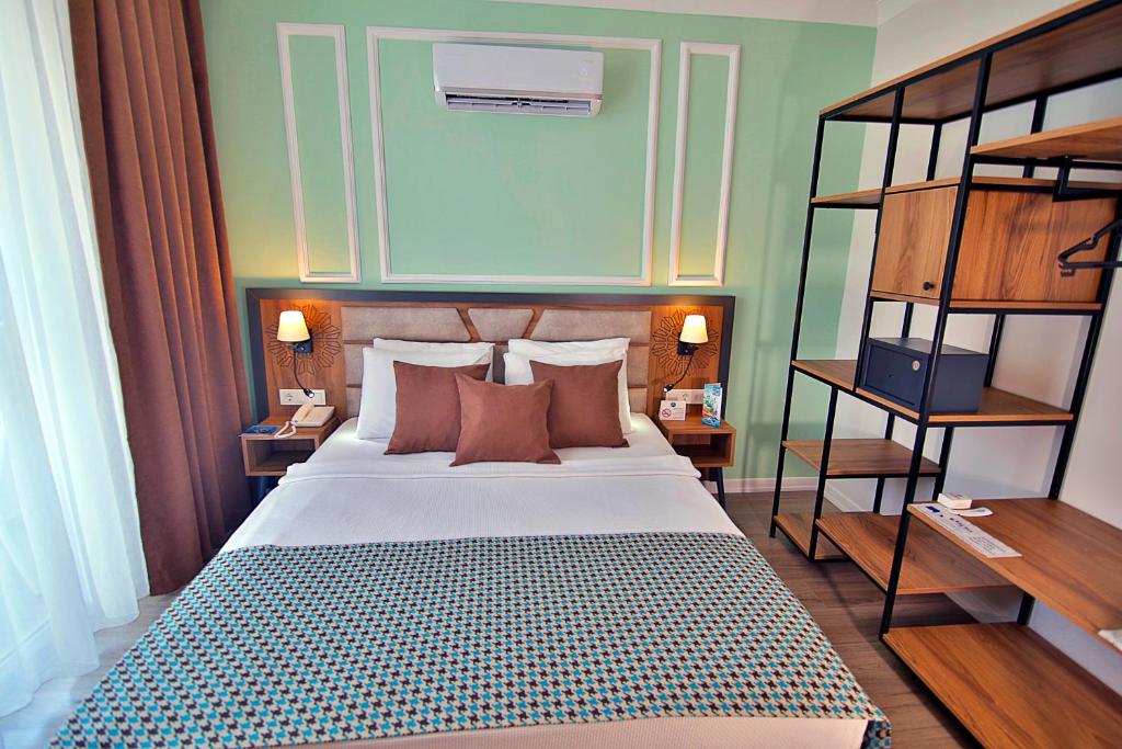 Club Big Blue Suit Hotel - All Inclusive Plus — Hotel rooms in Alanya