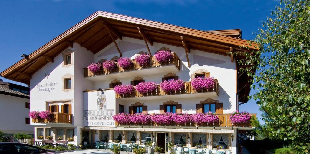 Hotel Tschurtschenthaler photo