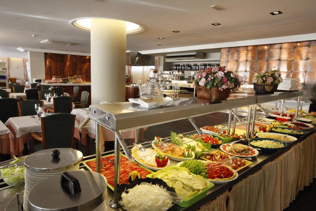 Hotel Arenal — Restaurant & bars in San Antonio, Balearic Islands