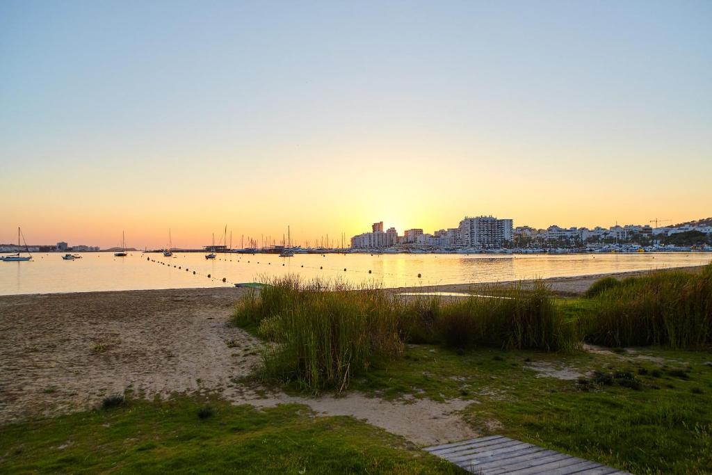 Hotel Arenal — Beach in San Antonio, Balearic Islands