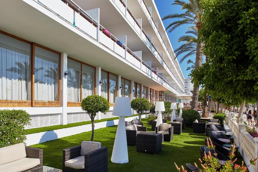 Hotel Arenal — Hotel building in San Antonio, Balearic Islands