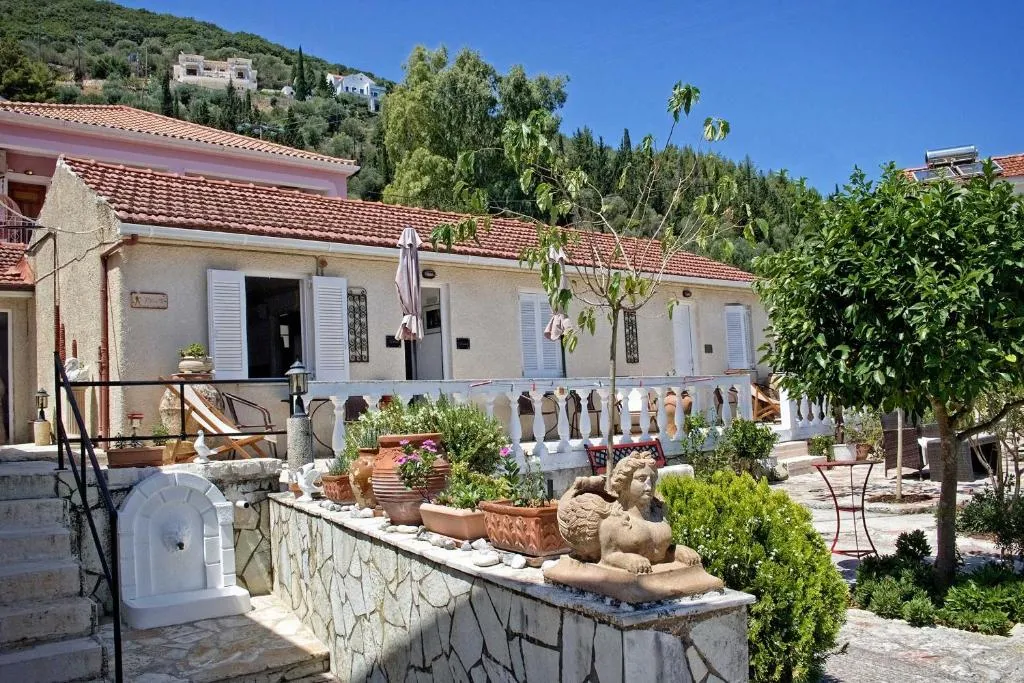 ELENA APARTMENTS ITHACa, מלון בואטי