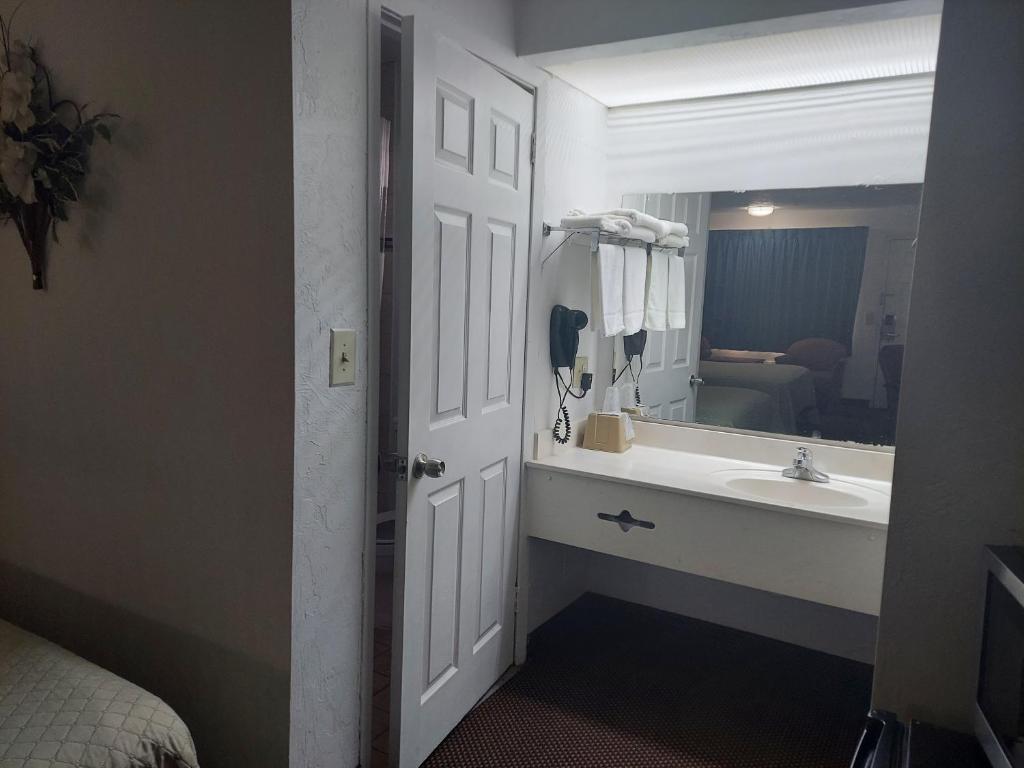 Driftwood Inn - Lake City photo