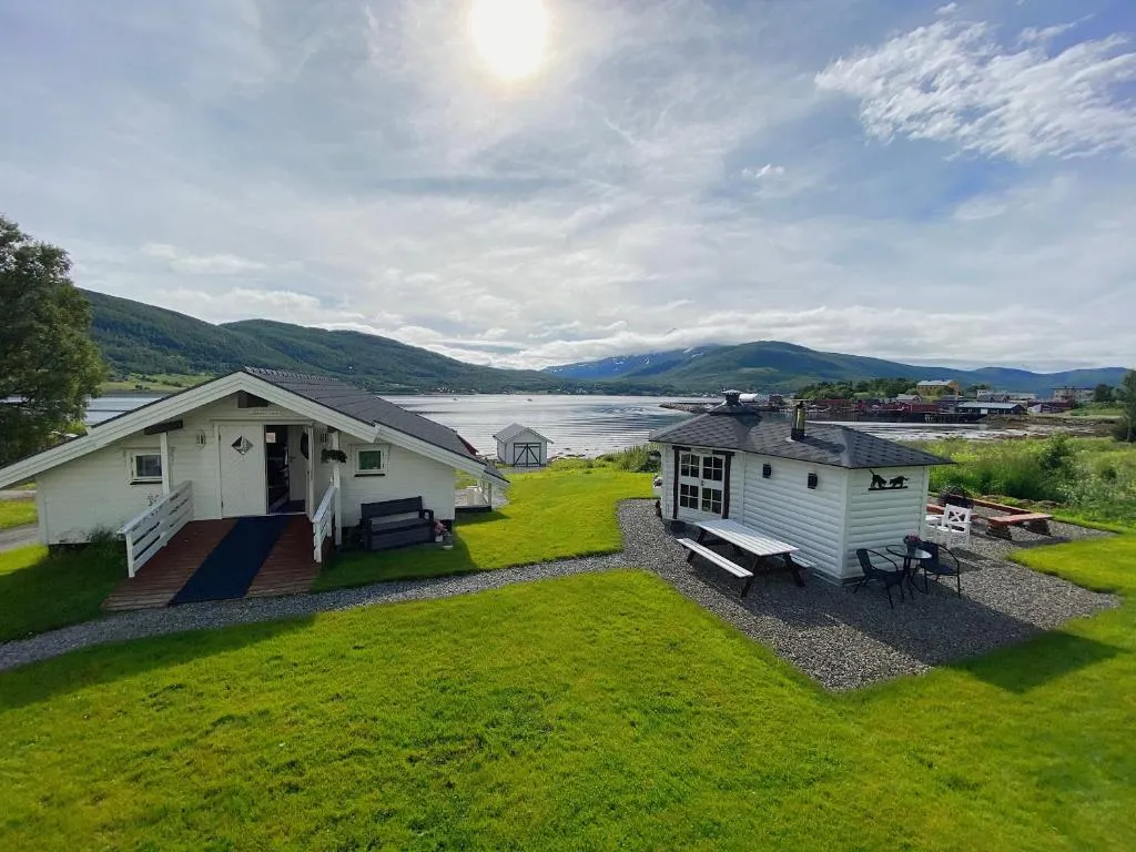 Visit Leif at Senja, hotel in Gibostad