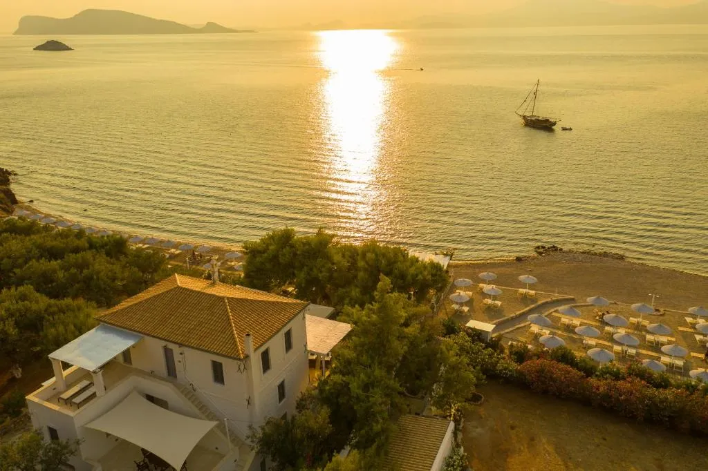 Four Seasons Hydra Luxury Suites, hotel in Hydra