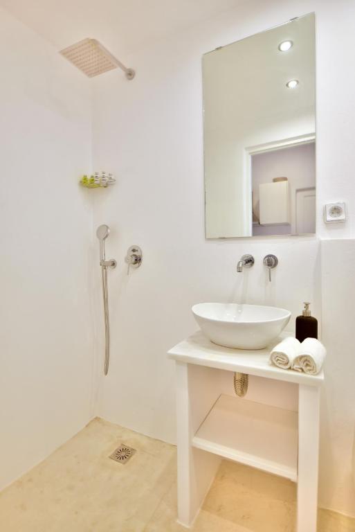 Hydra Art Suites photo